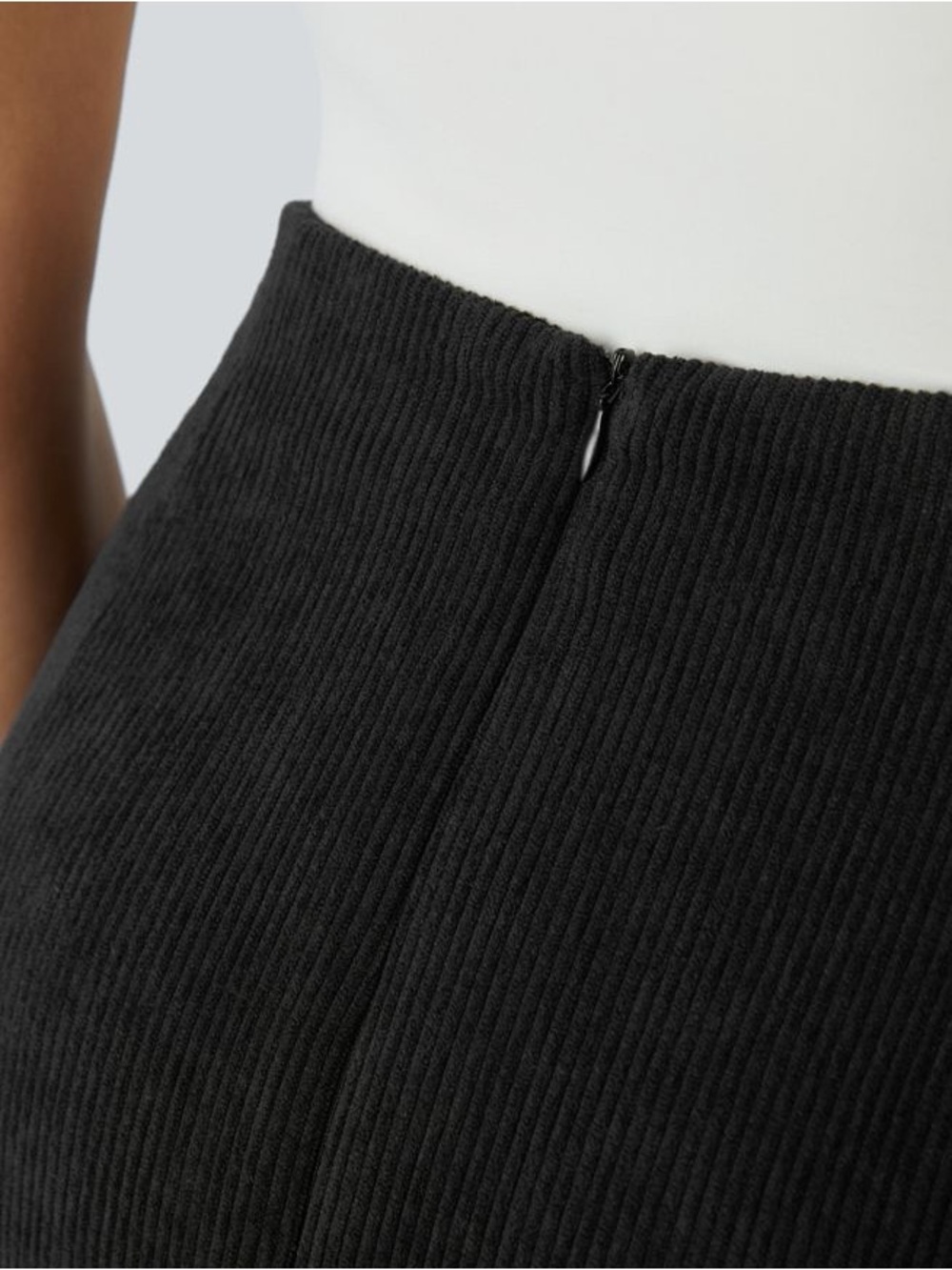 Halara High Waisted 2-in-1 A Line Mini Corduroy Black Large Casual Skirt - Picture 3 of 9